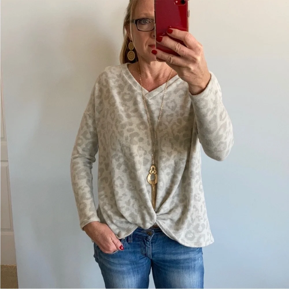 Leopard Print V-Neck Women Top - Picture 3 of 6